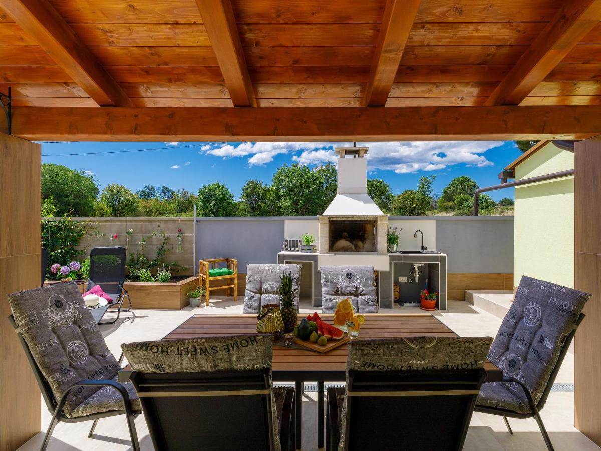 Holiday Home Laura By Interhome بولا المظهر الخارجي الصورة